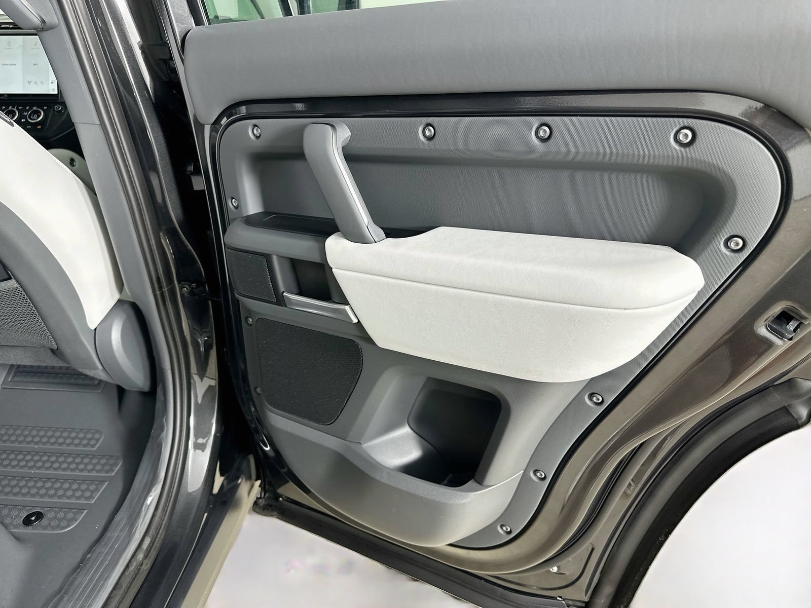 New 2026 Land Rover Defender 130 X-Dynamic SE AWD/4WD image 41