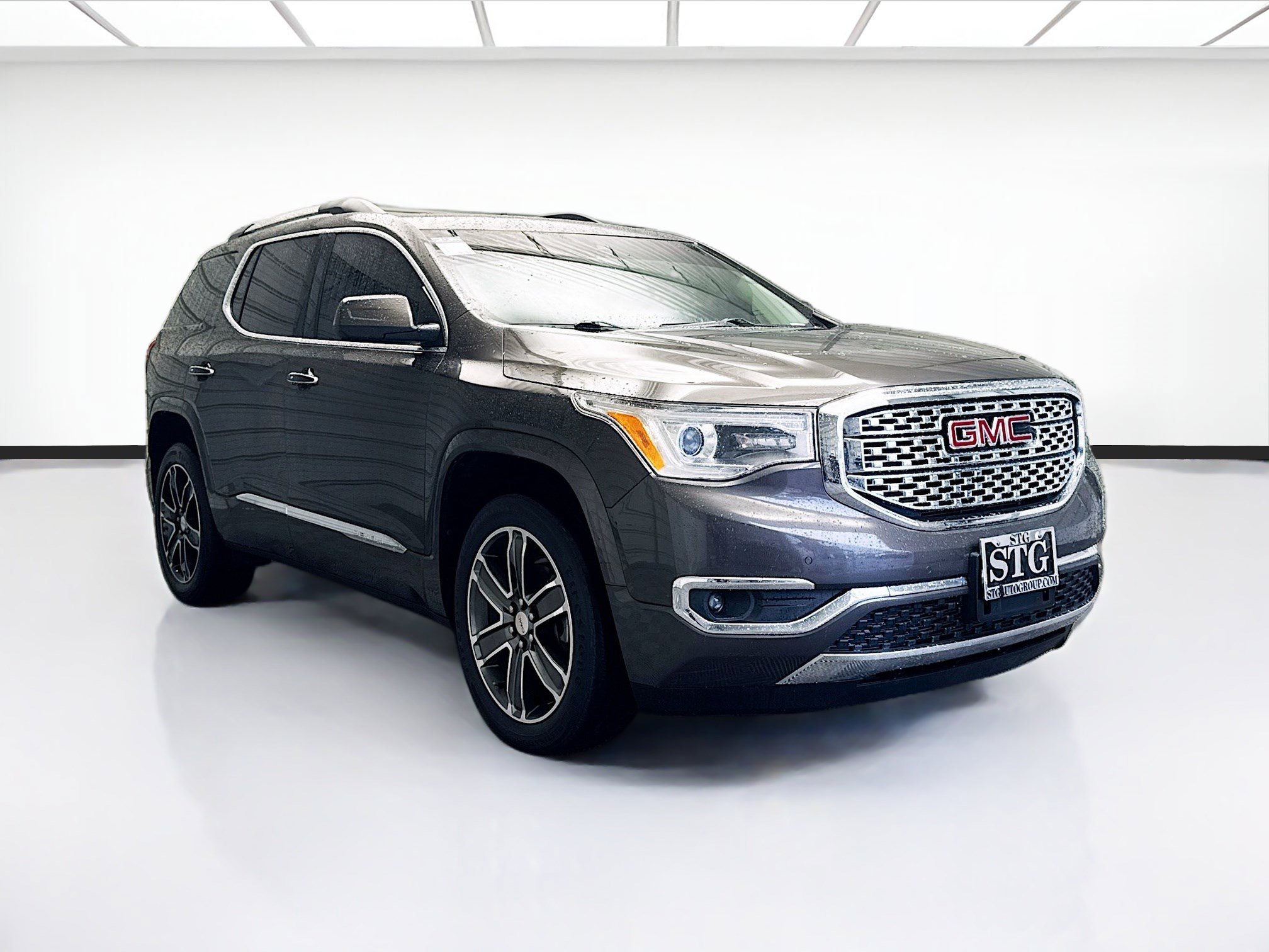 Used 2019 GMC Acadia Denali image 3