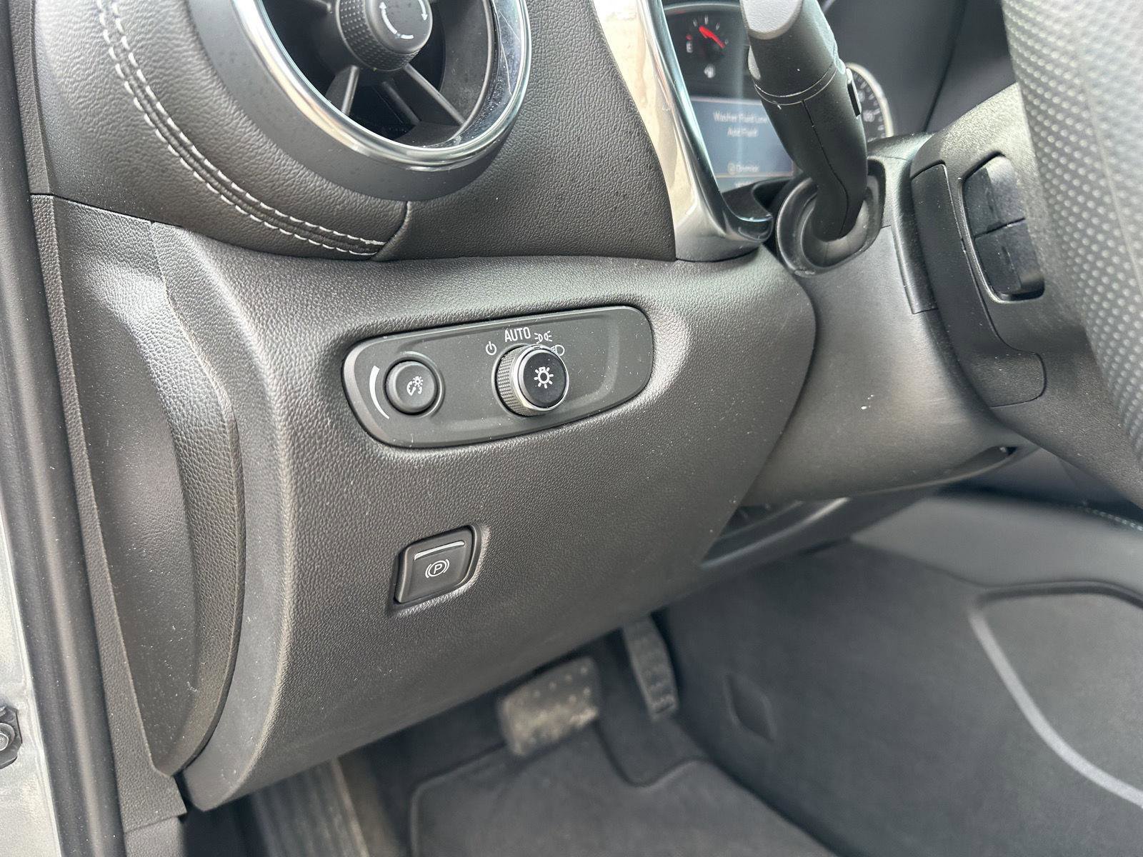 Used 2025 Chevrolet Blazer LT AWD/4WD image 20