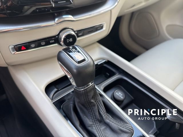 Used 2018 Volvo XC60 T6 Momentum w/ Convenience Package image 15