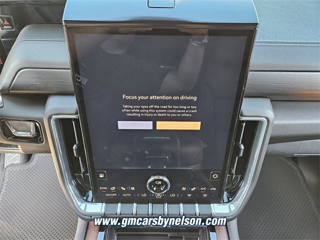 New 2025 GMC Yukon Denali w/ Sun & Power Step Package image 11