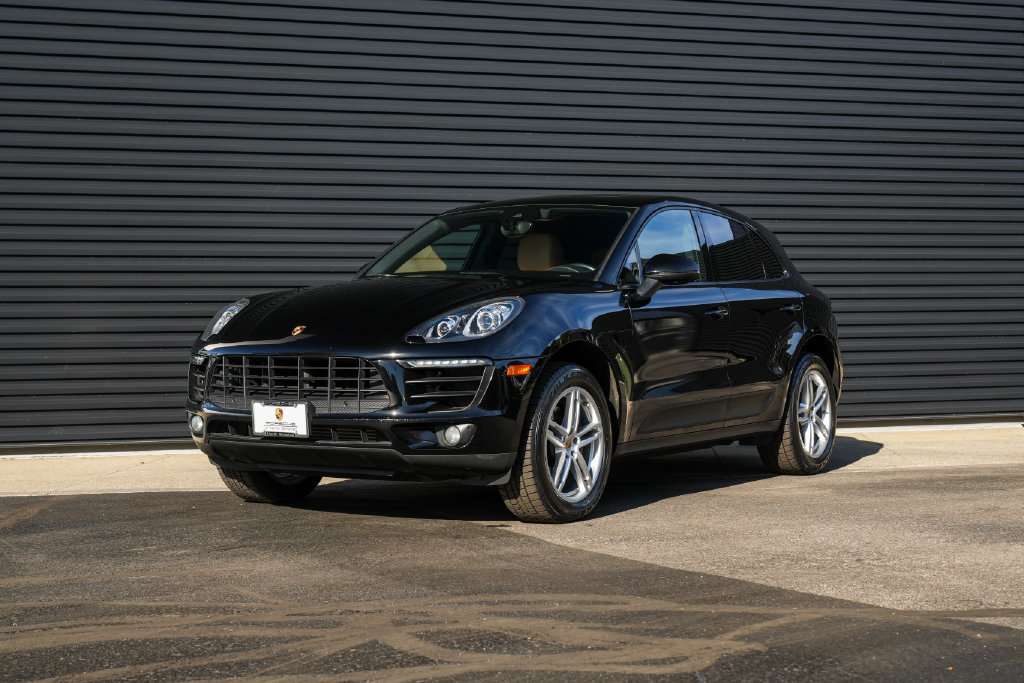 Certified 2018 Porsche Macan AWD/4WD image 1
