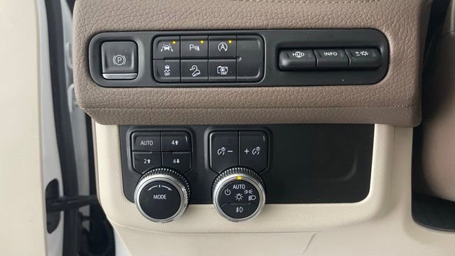 Used 2023 GMC Yukon XL Denali image 36