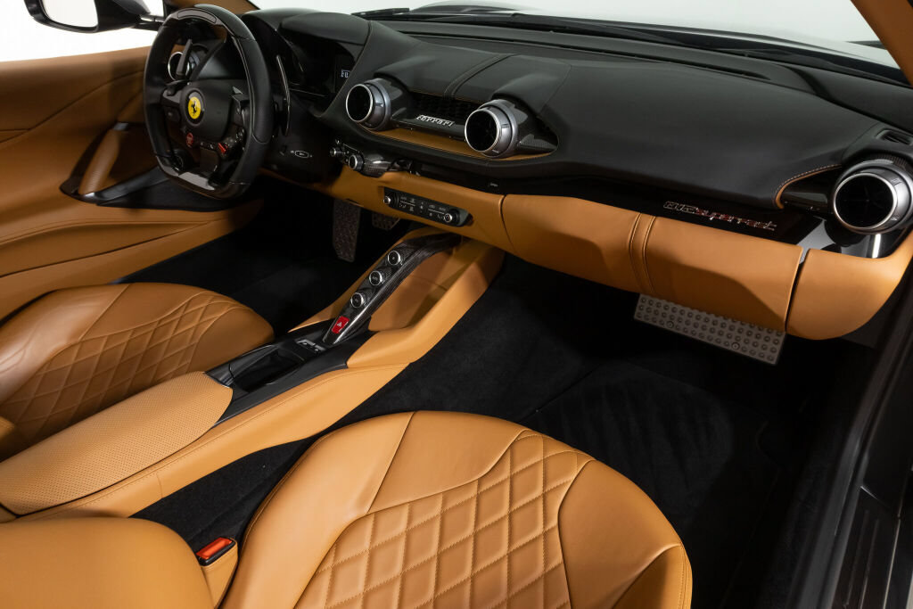 Used 2019 Ferrari 812 Superfast RWD image 39