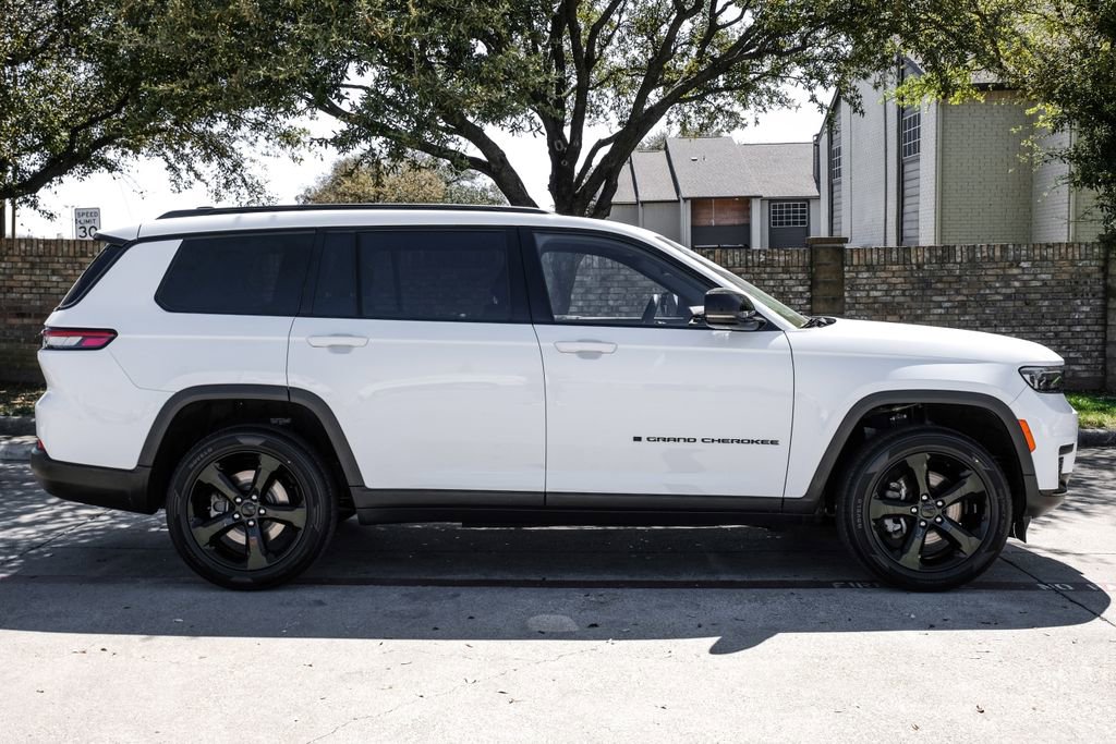 Used 2023 Jeep Grand Cherokee L Laredo AWD/4WD image 14