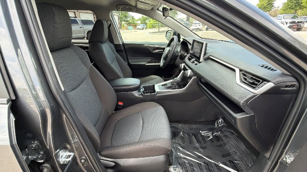 Certified 2025 Toyota RAV4 XLE AWD/4WD image 40