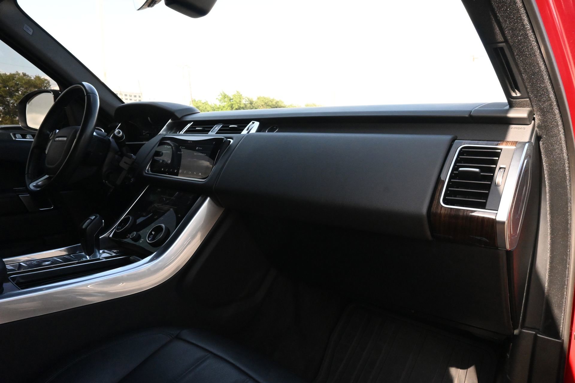 Used 2020 Land Rover Range Rover Sport SE AWD/4WD image 25