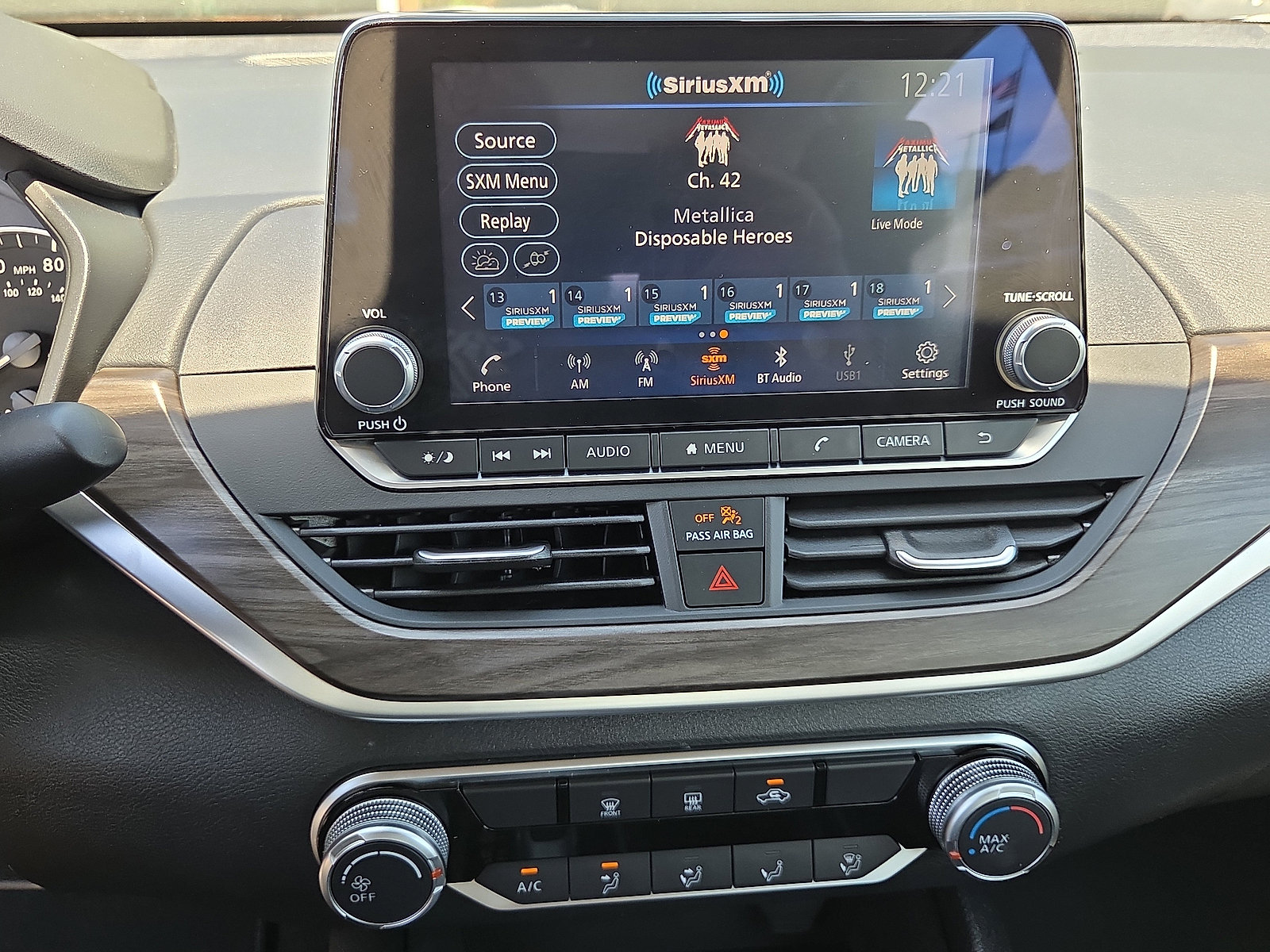 Used 2025 Nissan Altima 2.5 SV FWD image 25
