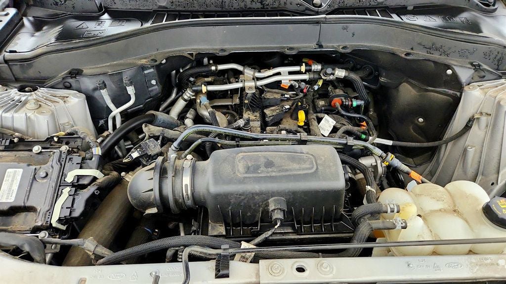Used 2021 Ford Explorer XLT w/ Equipment Group 202A AWD/4WD image 27