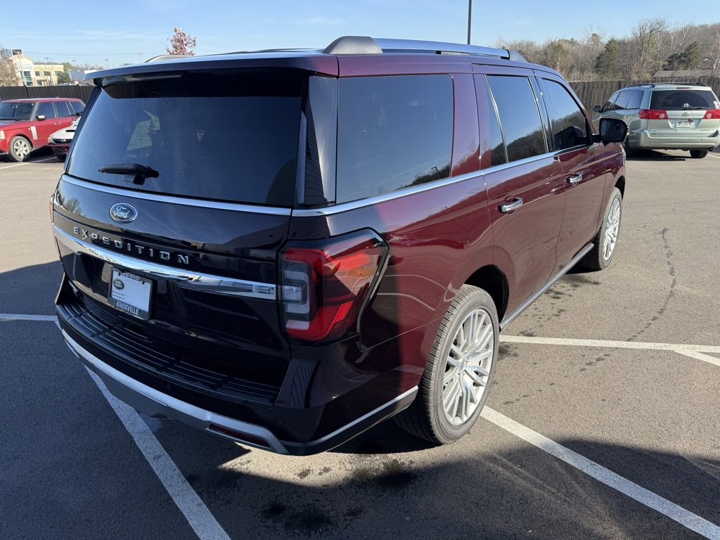 Used 2024 Ford Expedition Limited image 7