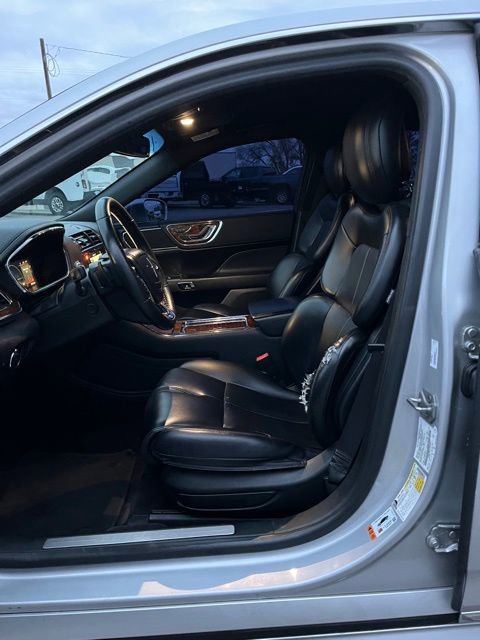 Used 2018 Lincoln Continental Premiere FWD image 25