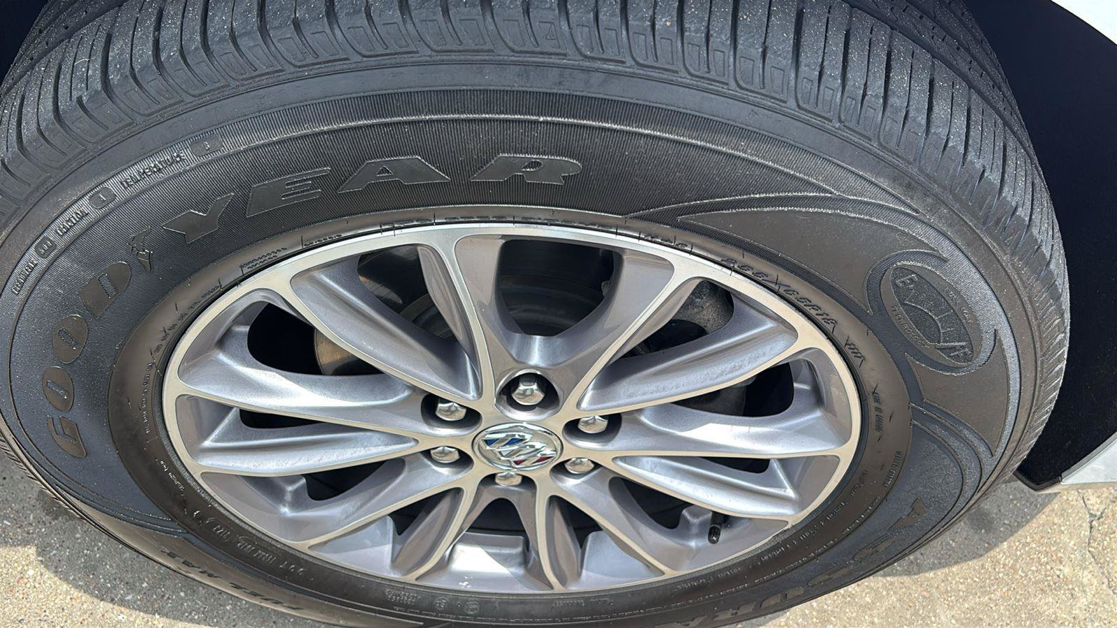 Certified 2024 Buick Enclave Essence AWD/4WD image 9