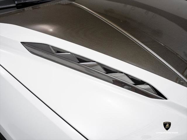 Used 2024 Lamborghini Urus Performante AWD/4WD image 9
