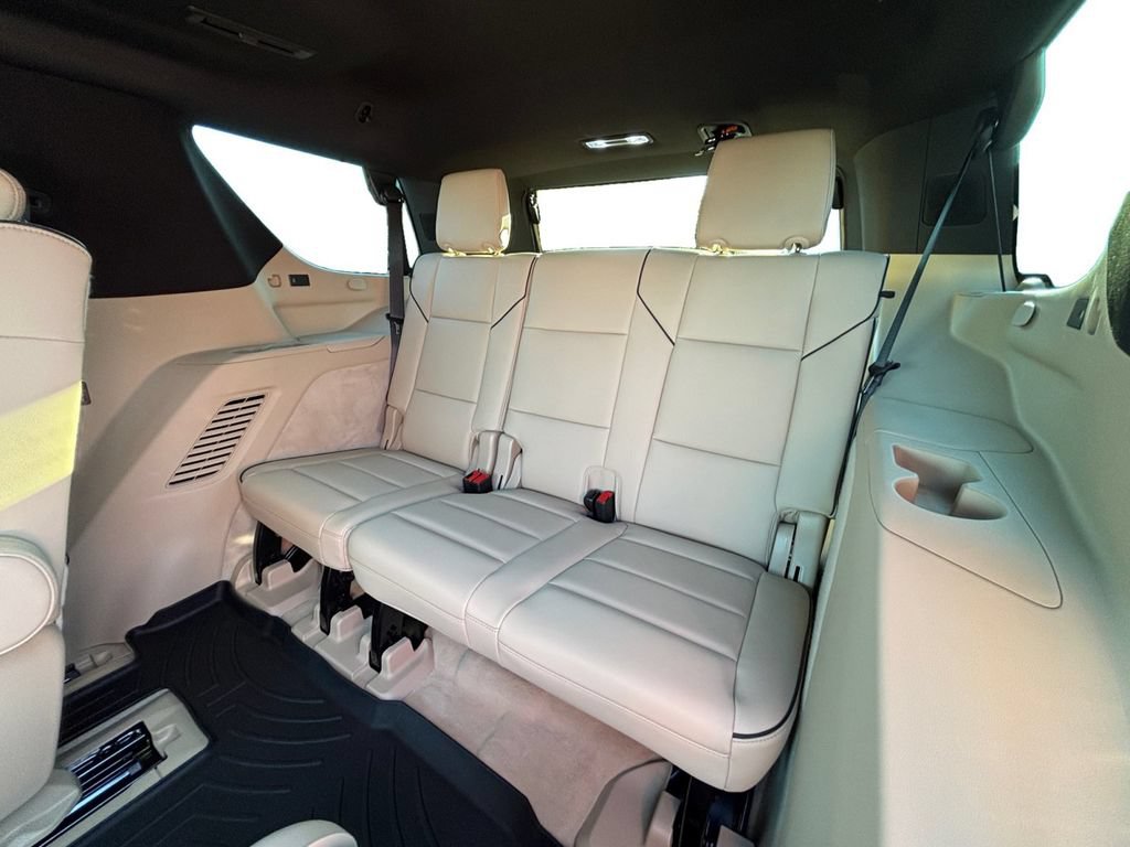 Used 2023 Cadillac Escalade Premium Luxury w/ Performance Package AWD/4WD image 21