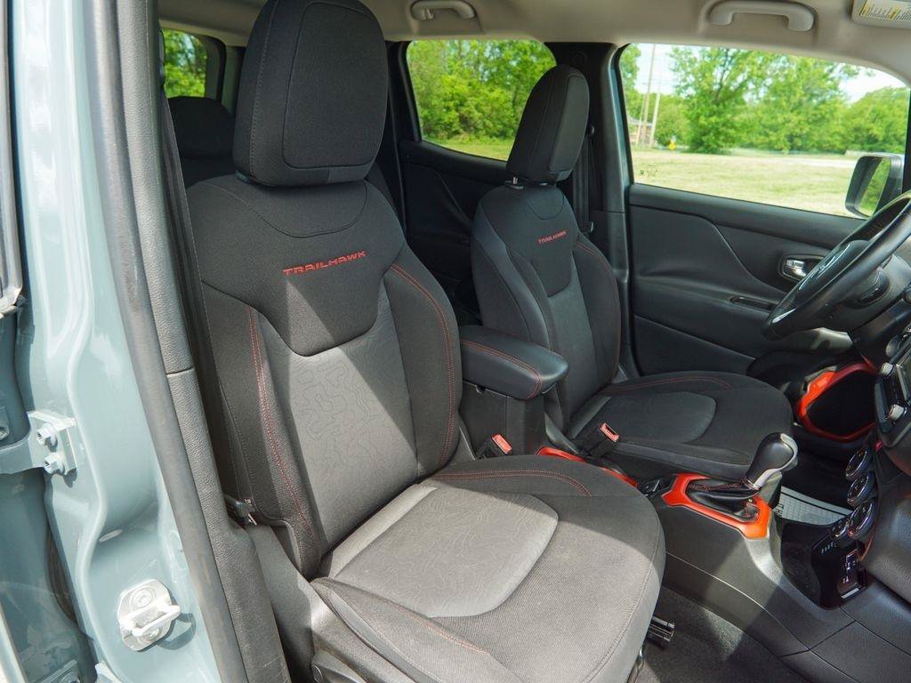 Used 2016 Jeep Renegade Trailhawk AWD/4WD image 30