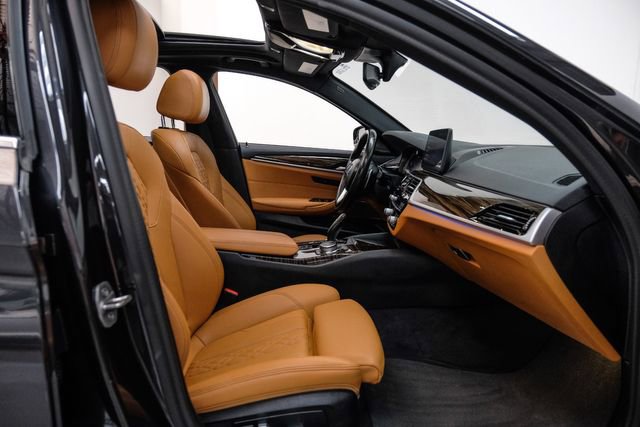 Used 2022 BMW 530e w/ Premium Package image 34