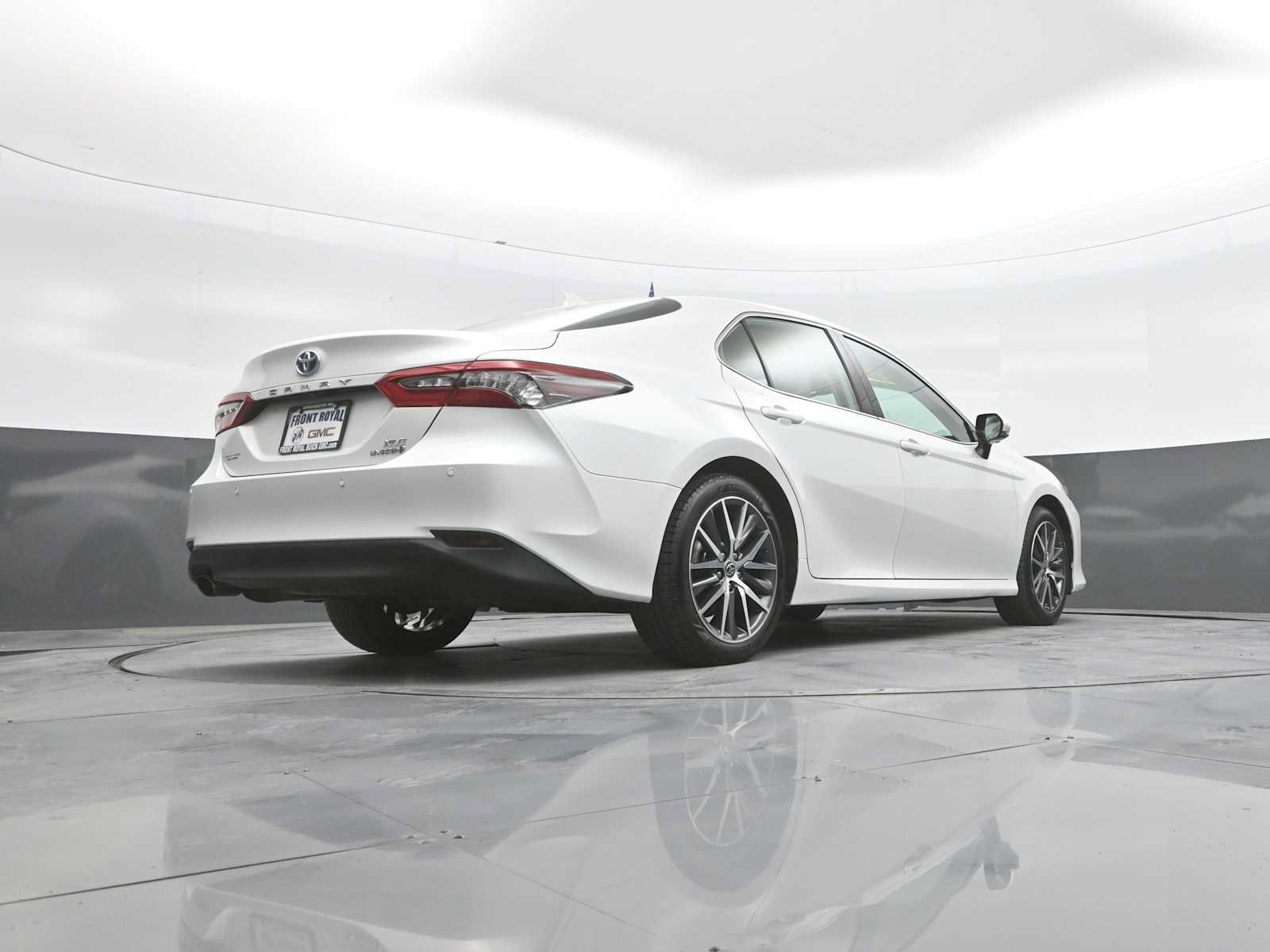 Used 2024 Toyota Camry XLE w/ Navigation Package FWD image 40