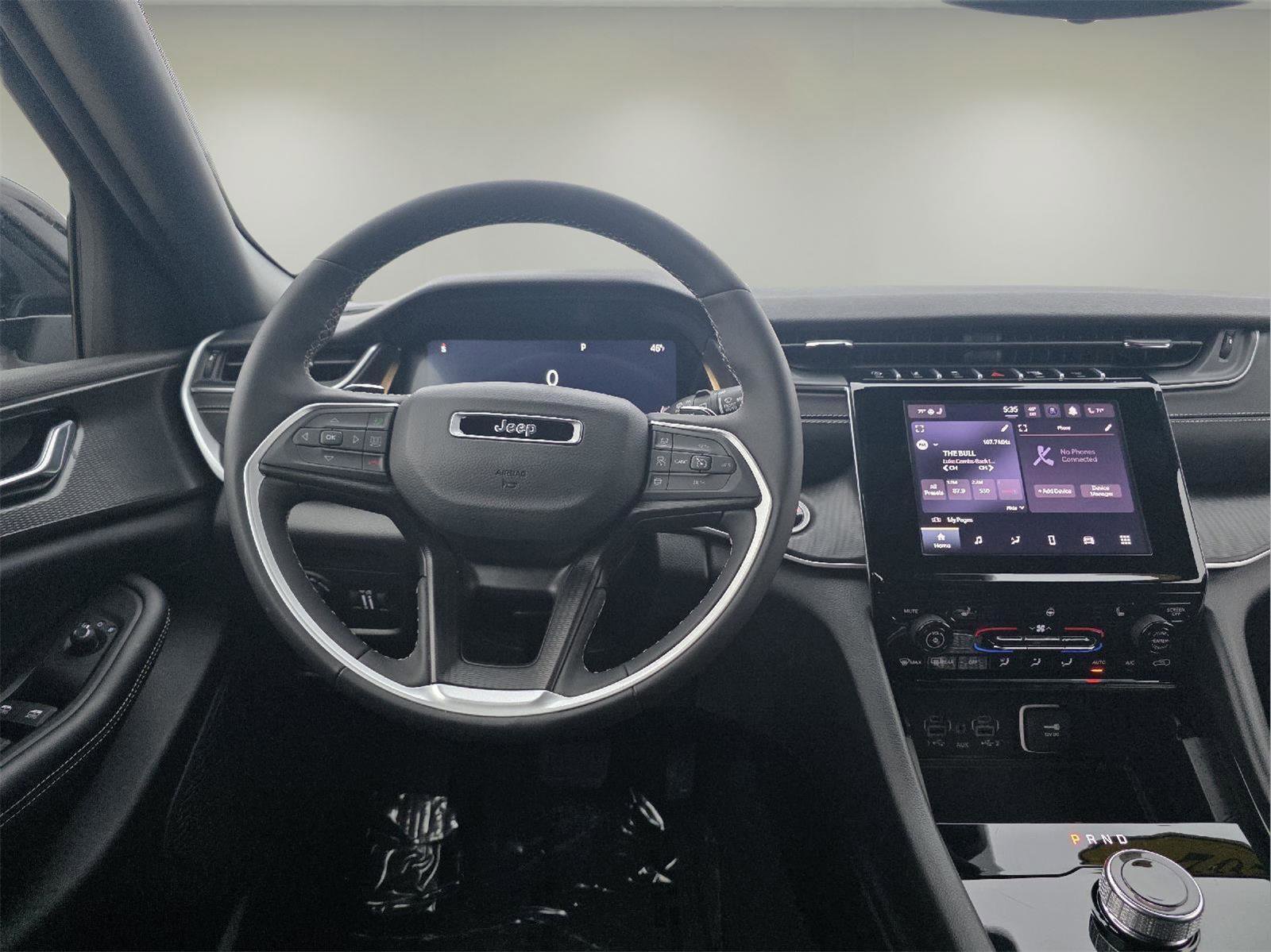 Used 2024 Jeep Grand Cherokee Altitude image 3