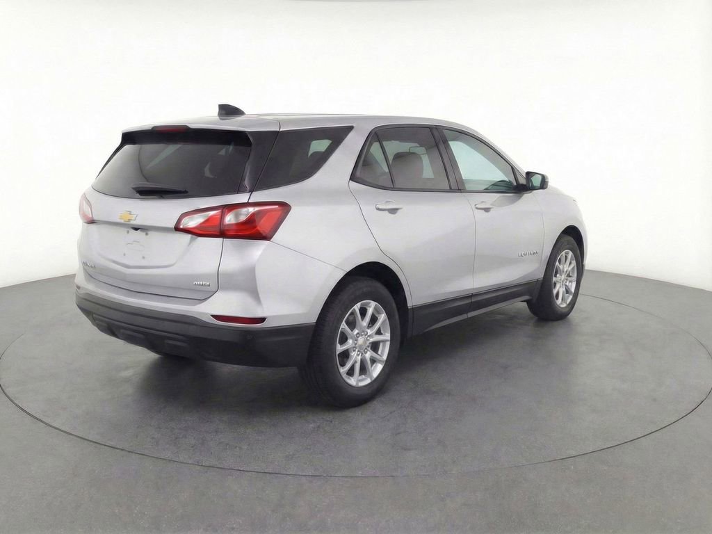 Used 2022 Chevrolet Equinox LS image 3
