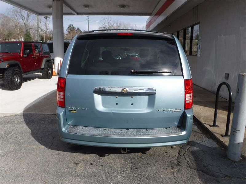 Used 2010 Chrysler Town & Country LX w/ PWR Convenience Group image 9