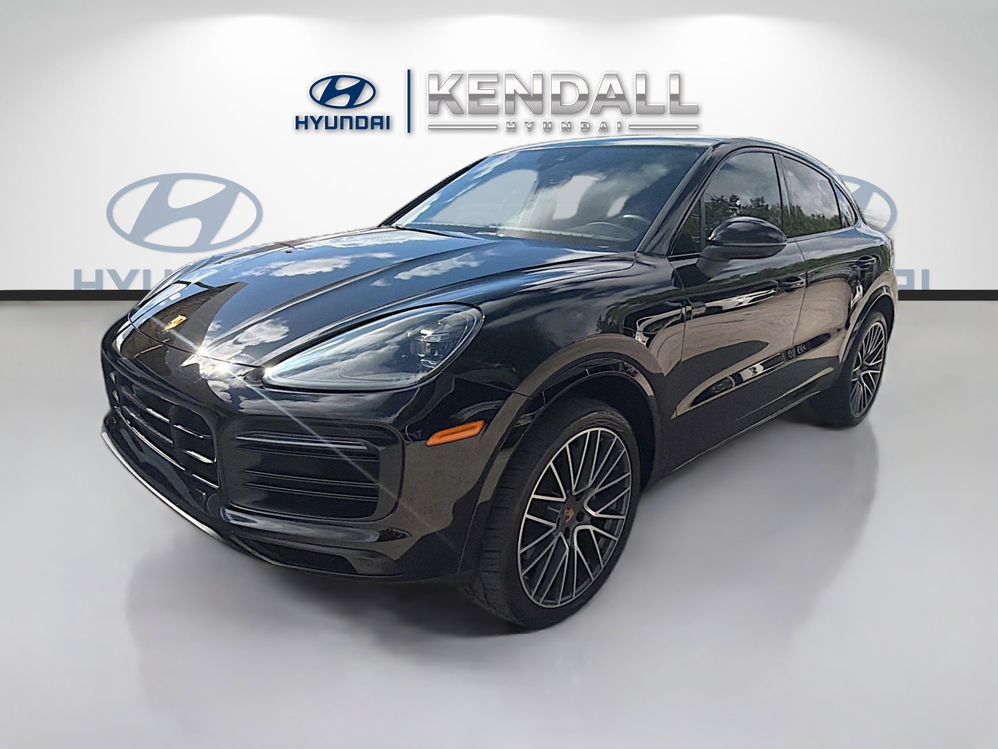 Used 2023 Porsche Cayenne Platinum Edition image 3