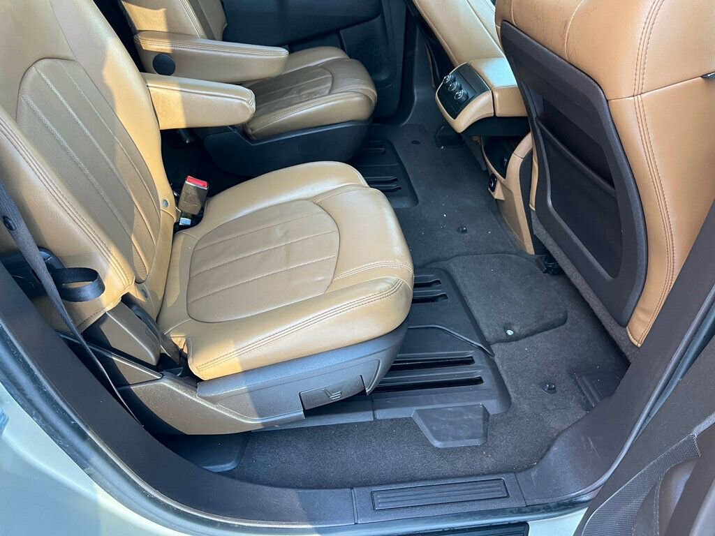 Used 2017 Buick Enclave Leather FWD image 16