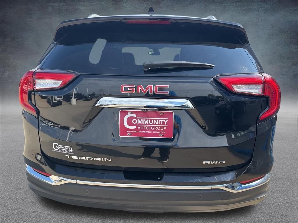 Used 2022 GMC Terrain SLT w/ Infotainment Package II image 4