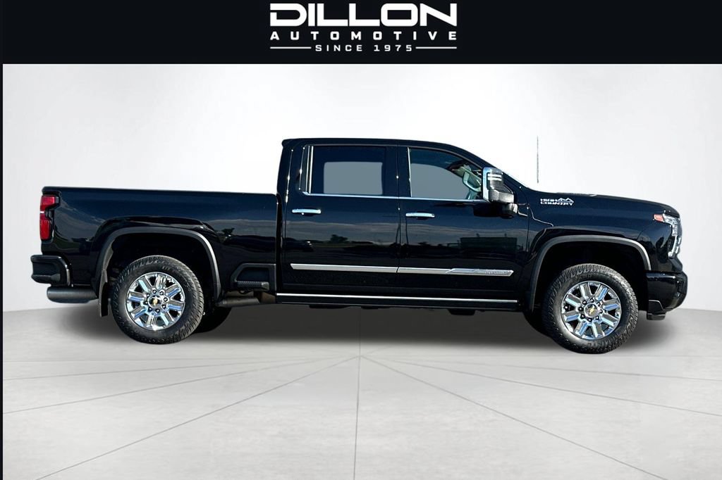 Used 2024 Chevrolet Silverado 2500 High Country w/ High Country Premium Package AWD/4WD image 3