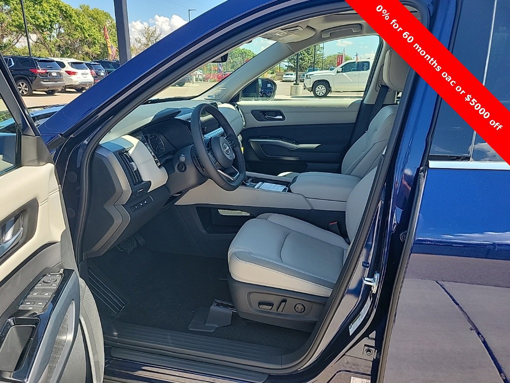 New 2025 Nissan Pathfinder SL w/ SL Premium Package image 10