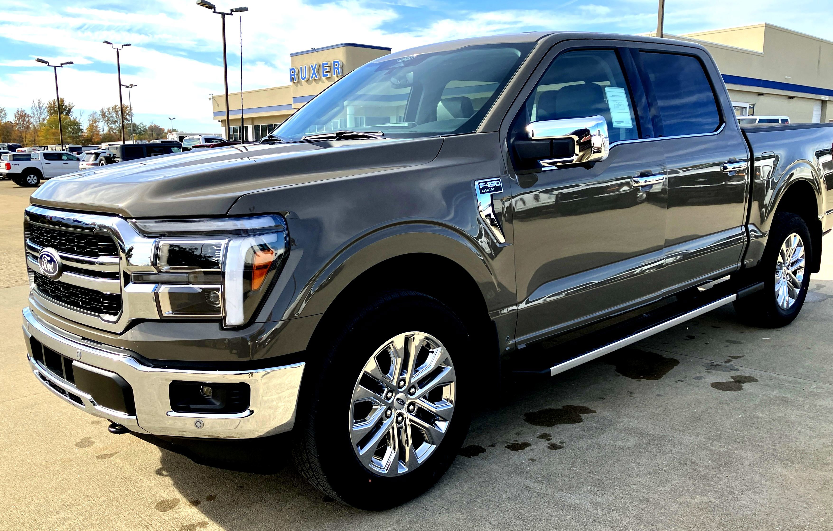 New 2025 Ford F150 Lariat w/ Equipment Group 501A Mid 360° Tour