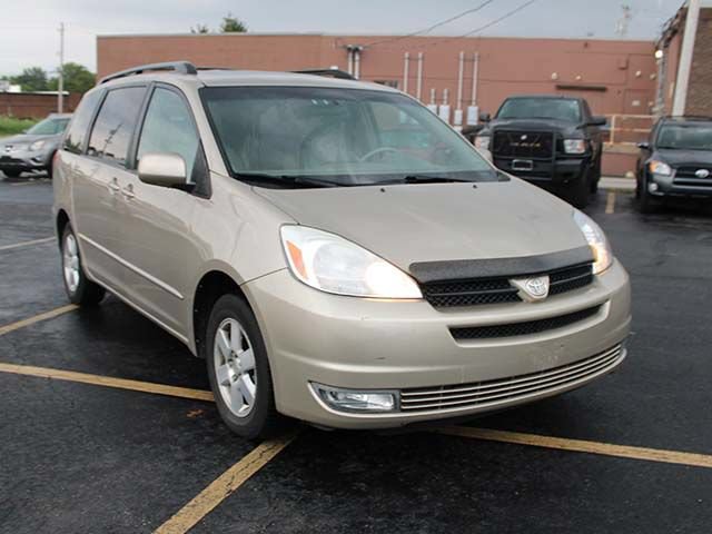 Used 2004 Toyota Sienna XLE w/ XLE Pkg 16 FWD image 4