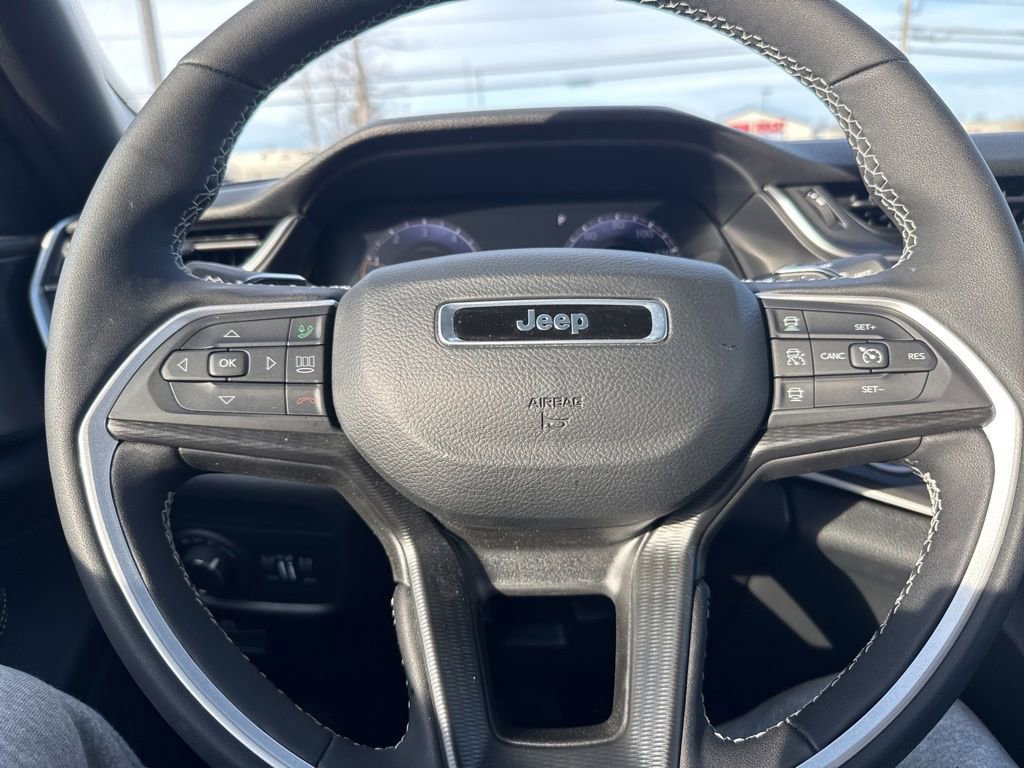 Used 2025 Jeep Grand Cherokee Altitude image 22