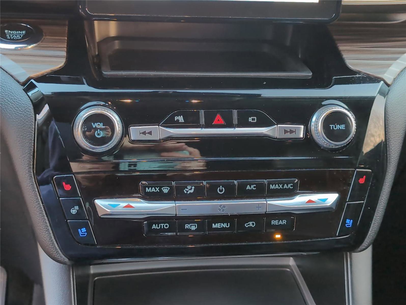 Used 2022 Ford Explorer Limited w/ Equipment Group 301A image 19