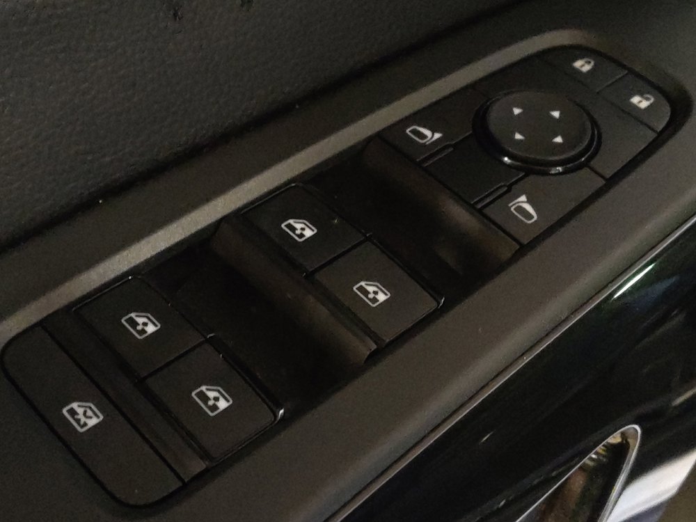 Used 2023 Nissan Pathfinder S image 27