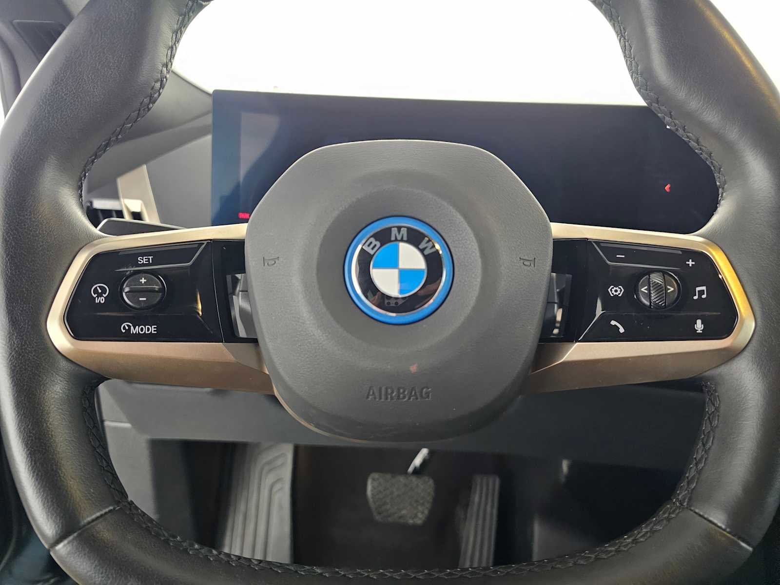 Used 2023 BMW iX xDrive50 w/ Premium Package image 24