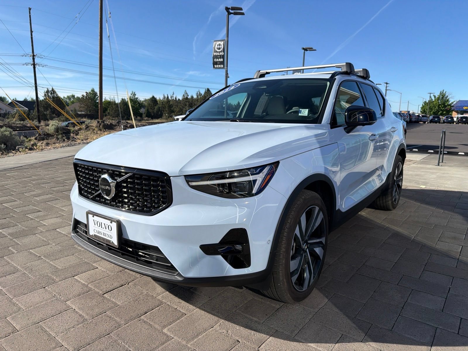 Certified 2024 Volvo XC40 B5 Plus w/ Protection Package Premier AWD/4WD image 4