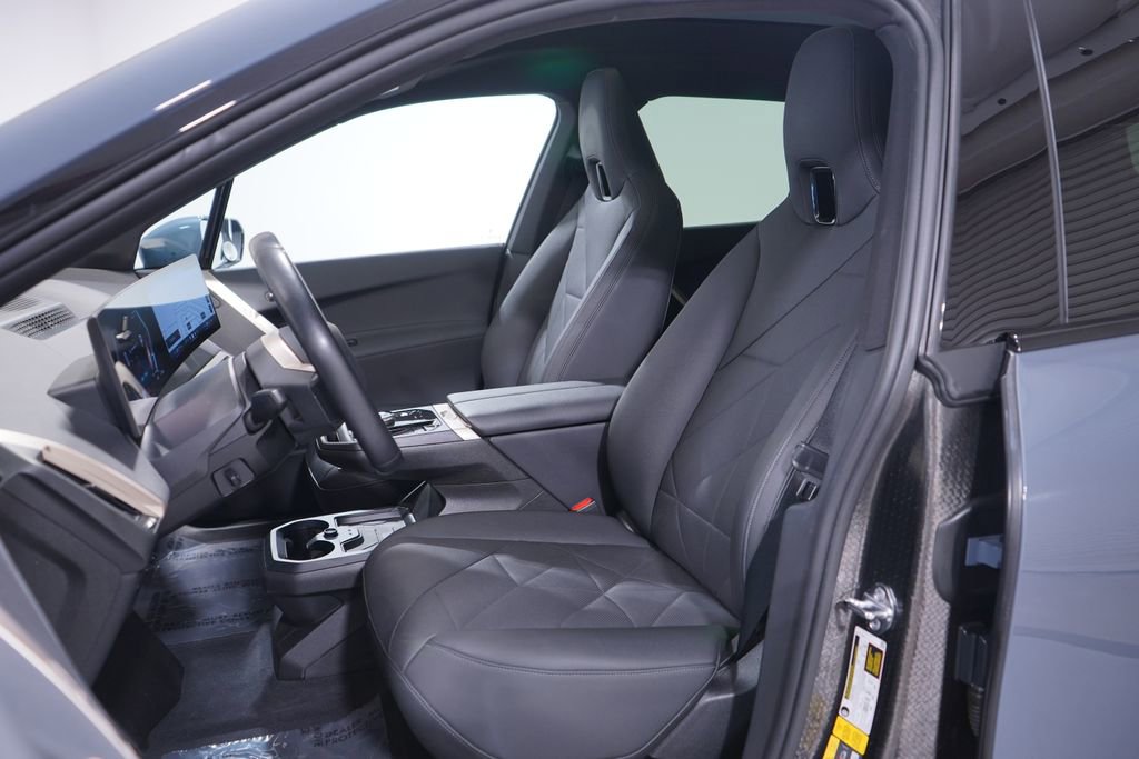 Used 2024 BMW iX xDrive50 w/ Sport Package image 7