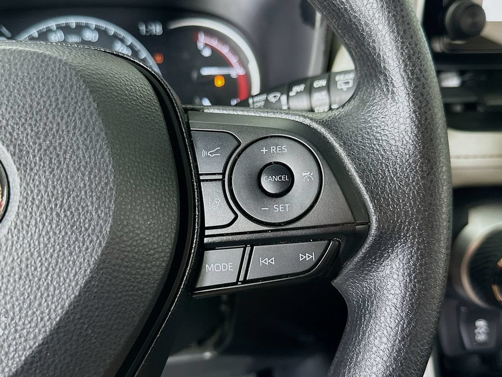 Used 2025 Toyota RAV4 XLE w/ Convenience Package FWD image 22