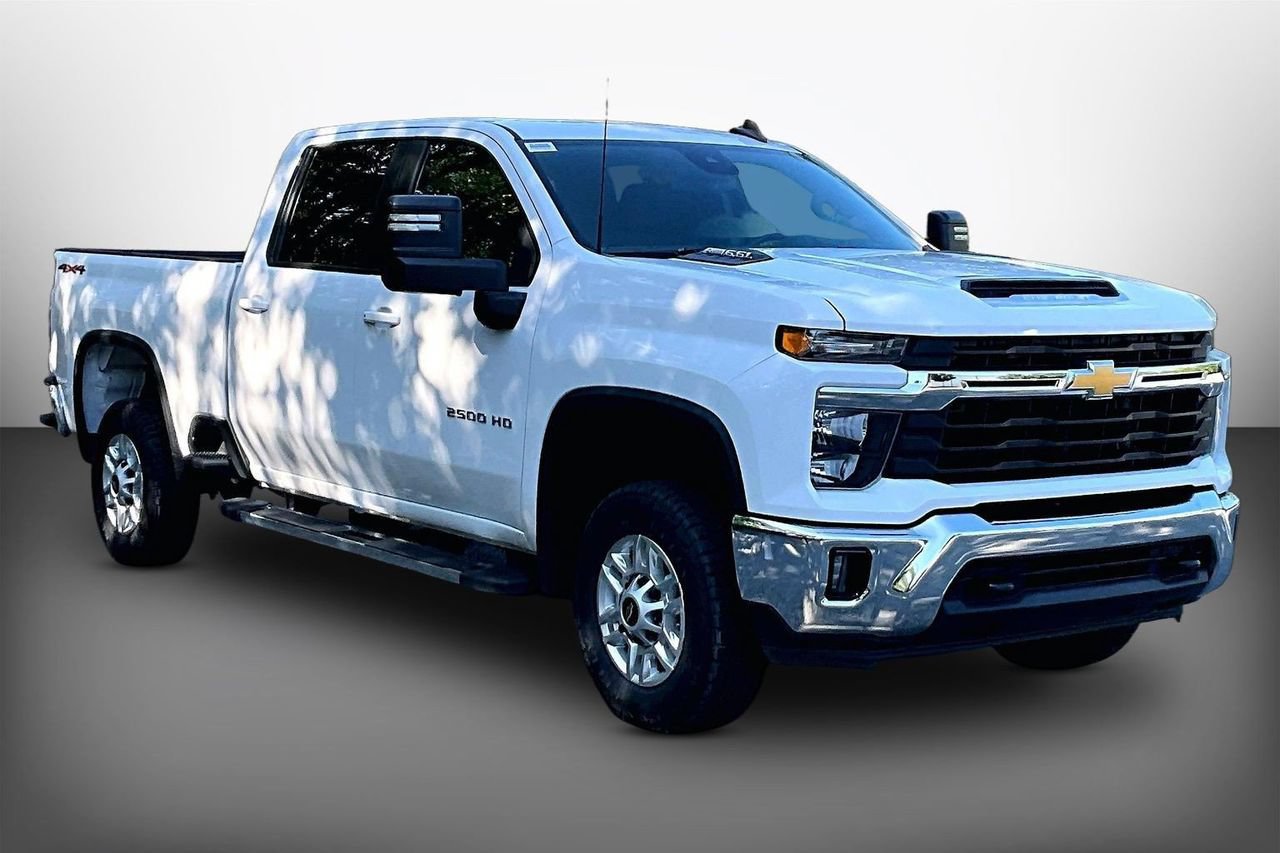 Used 2025 Chevrolet Silverado 2500 LT w/ Convenience Package AWD/4WD image 2
