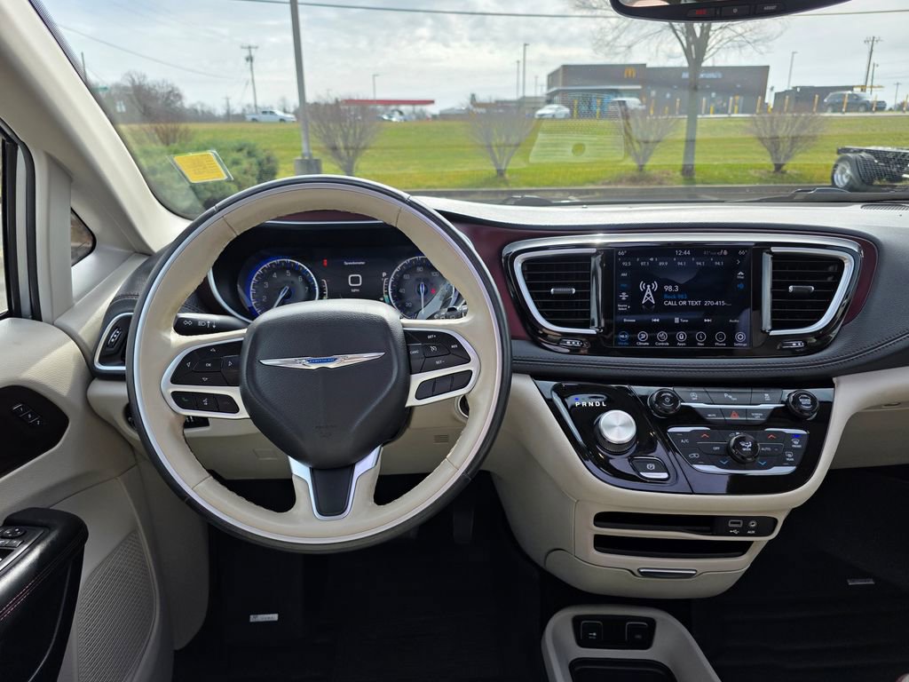 Used 2020 Chrysler Pacifica Limited image 39