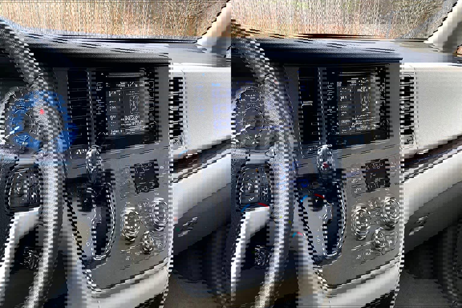 Used 2016 Toyota Sienna XLE w/ XLE Navigation Package image 7