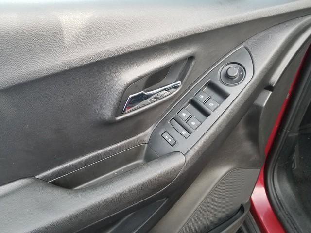 Used 2019 Chevrolet Trax LT w/ LT Convenience Package image 12