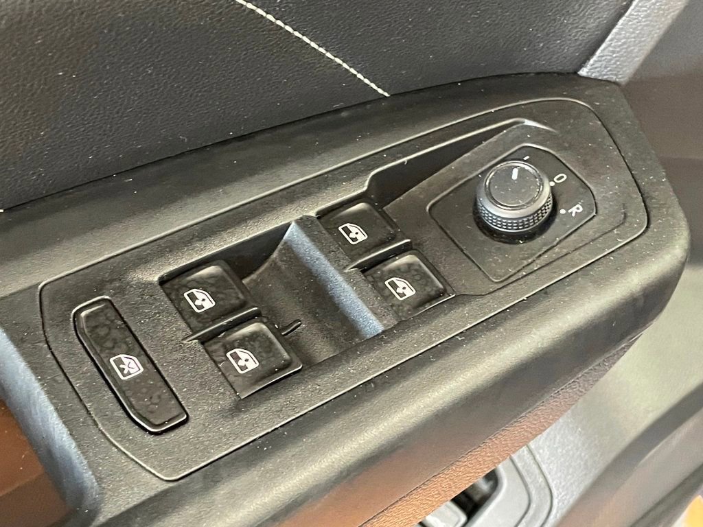 Used 2020 Volkswagen Atlas Cross Sport SEL R-Line image 15