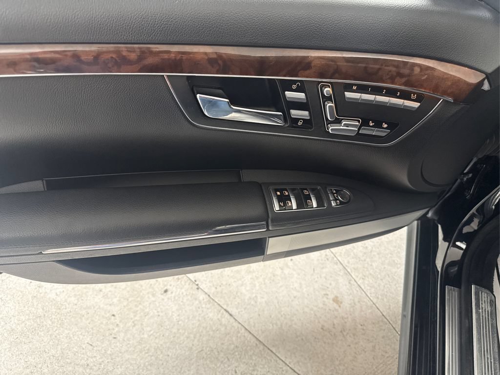 Used 2011 Mercedes-Benz S 550 image 30