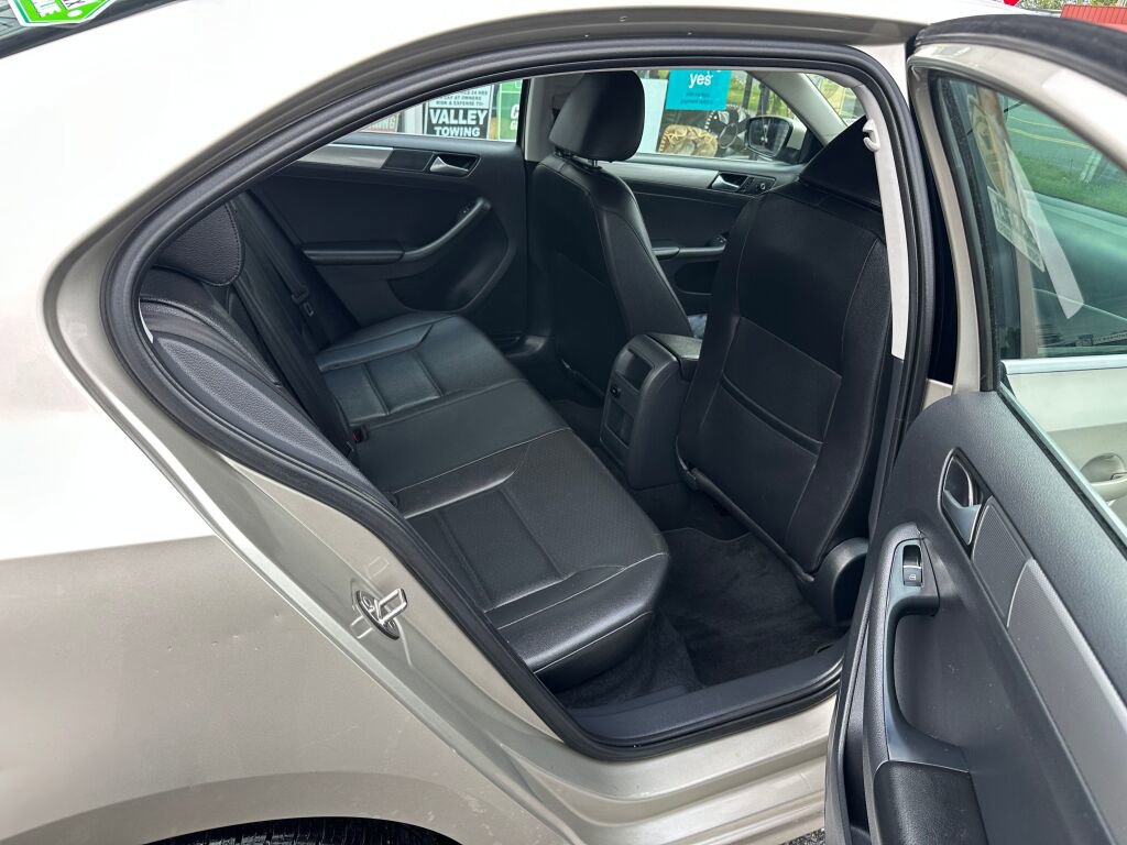 Used 2015 Volkswagen Jetta SE FWD image 13