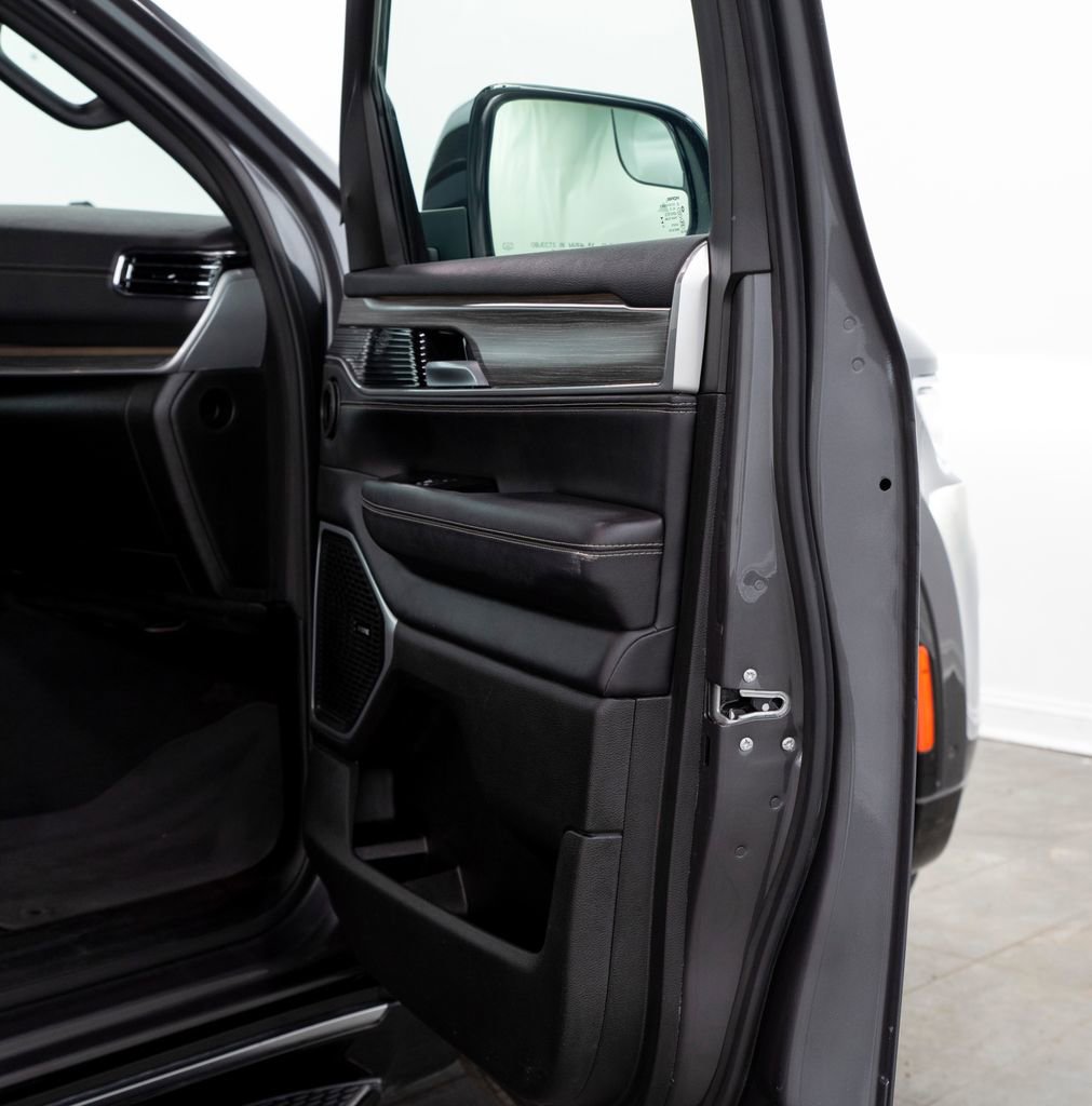 Used 2024 Jeep Wagoneer L Series III w/ Flexible Seating Group image 22