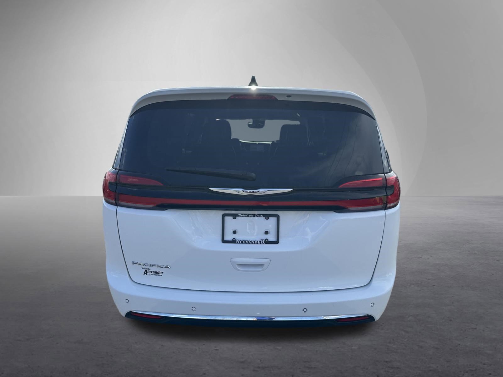 Used 2023 Chrysler Pacifica Touring-L image 4
