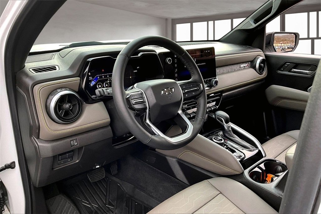 Used 2024 Chevrolet Colorado ZR2 w/ ZR2 Convenience Package III image 14