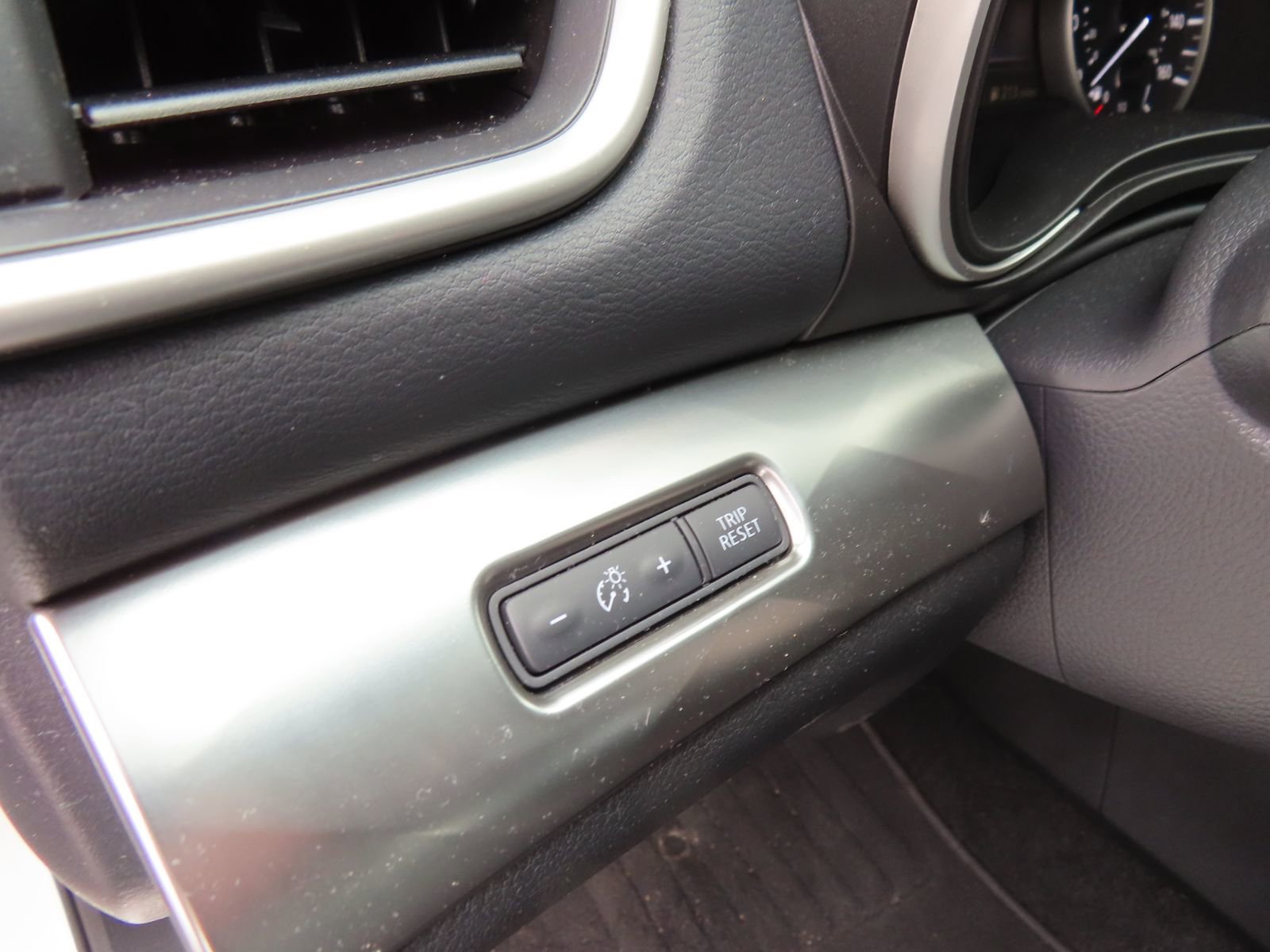 Used 2018 Nissan Maxima SR w/ Midnight Edition FWD image 14