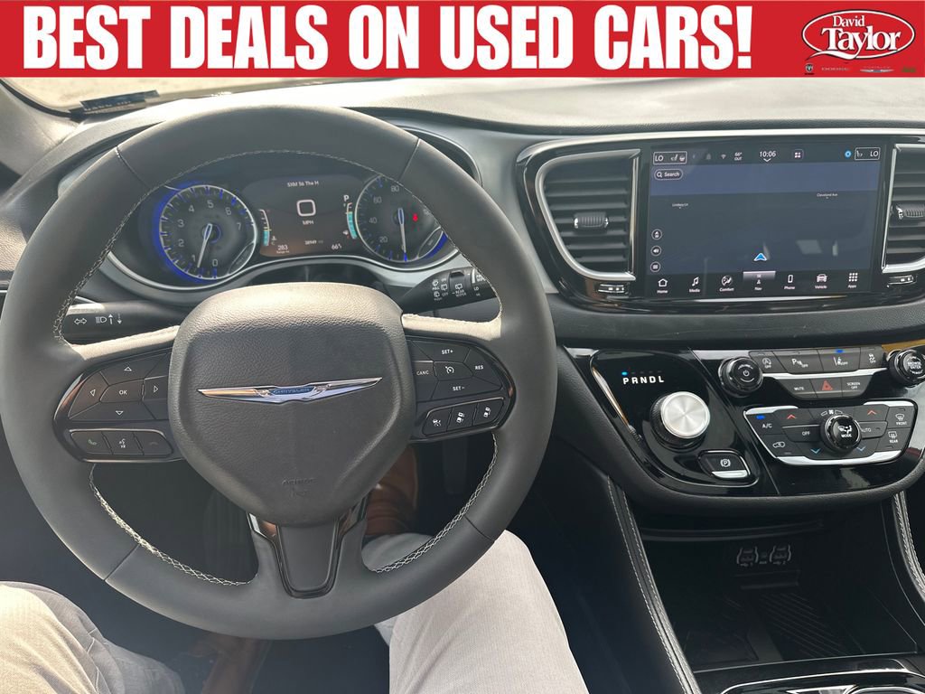 Used 2025 Chrysler Pacifica Limited FWD image 15